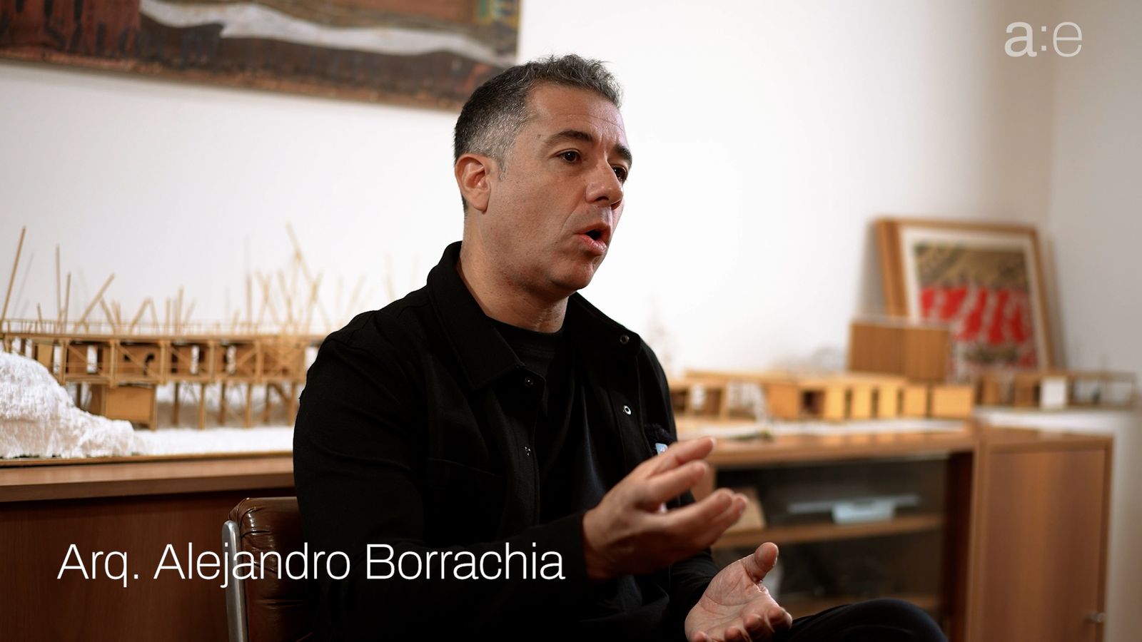 Alejandro Borrachia en su estudio